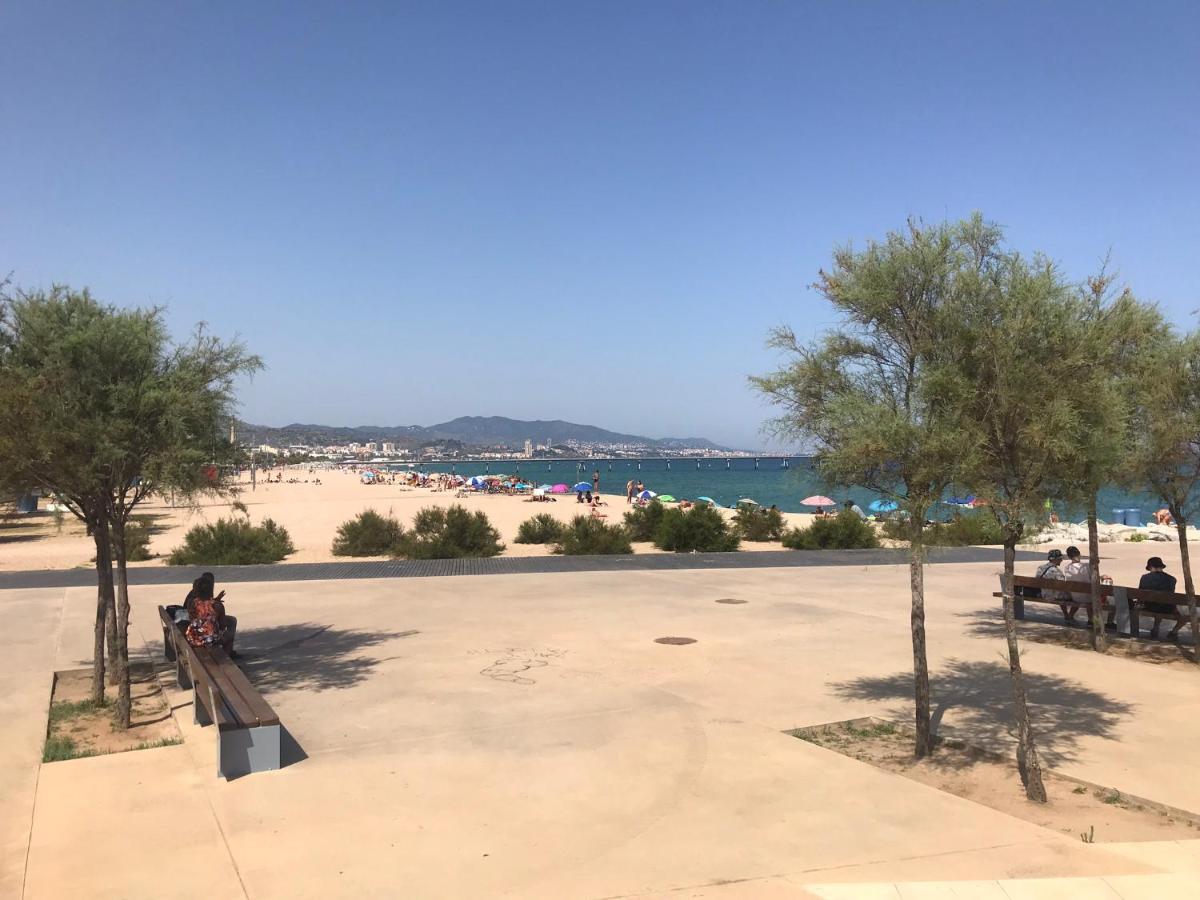 Hospedaje Dado De Baja Badalona Esterno foto