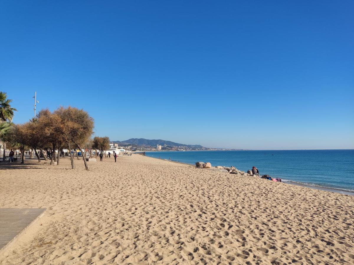 Hospedaje Dado De Baja Badalona Esterno foto