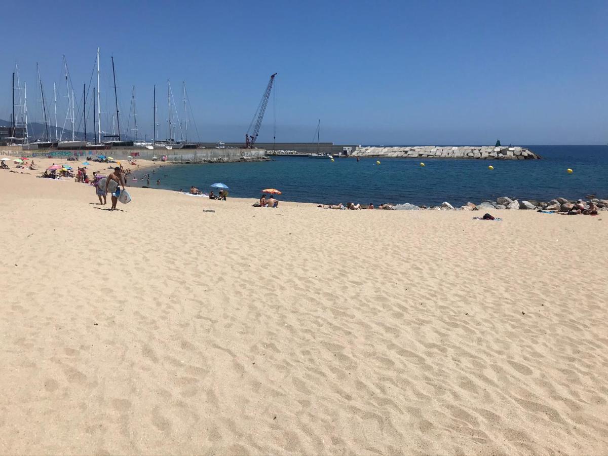 Hospedaje Dado De Baja Badalona Esterno foto