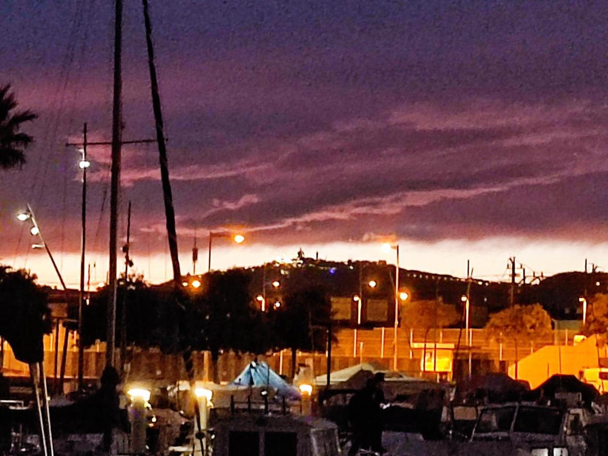 Hospedaje Dado De Baja Badalona Esterno foto