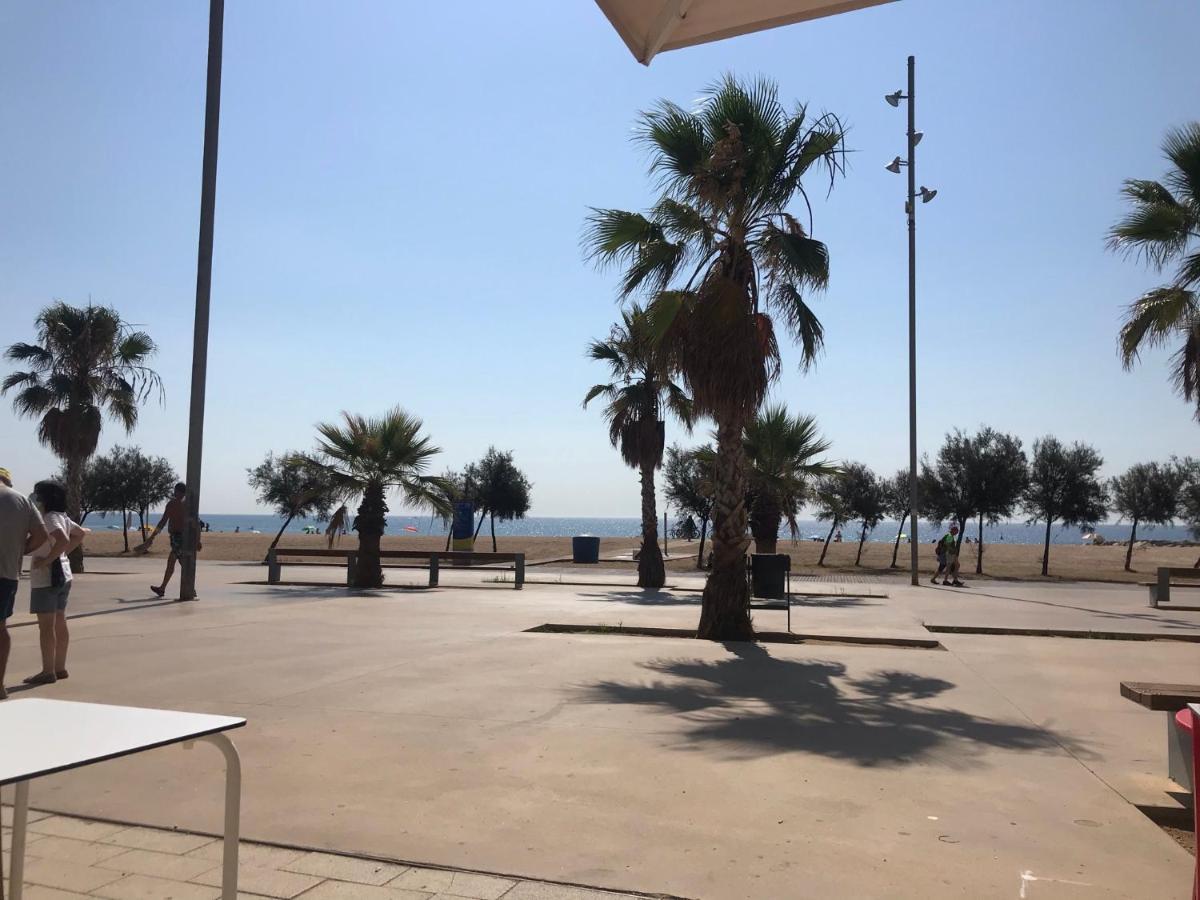 Hospedaje Dado De Baja Badalona Esterno foto
