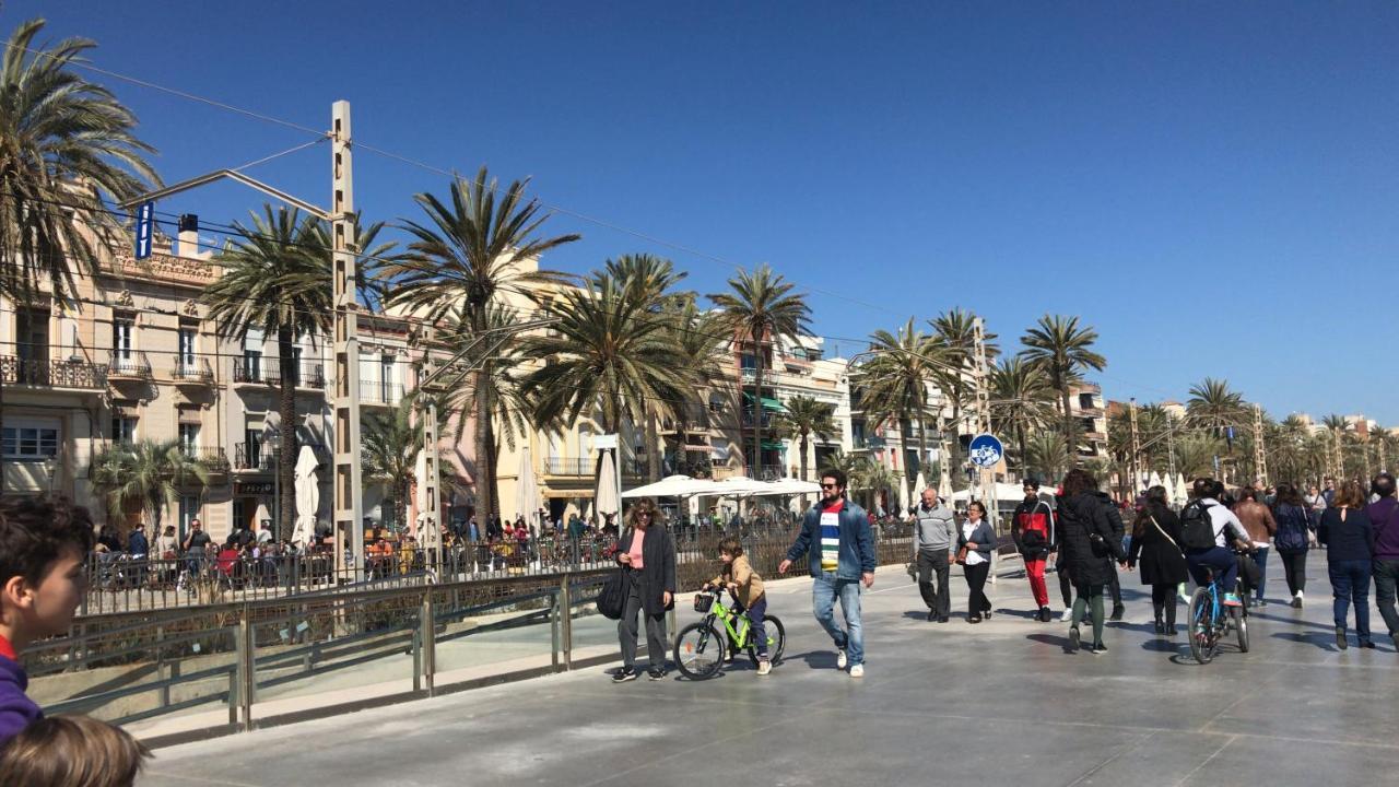 Hospedaje Dado De Baja Badalona Esterno foto