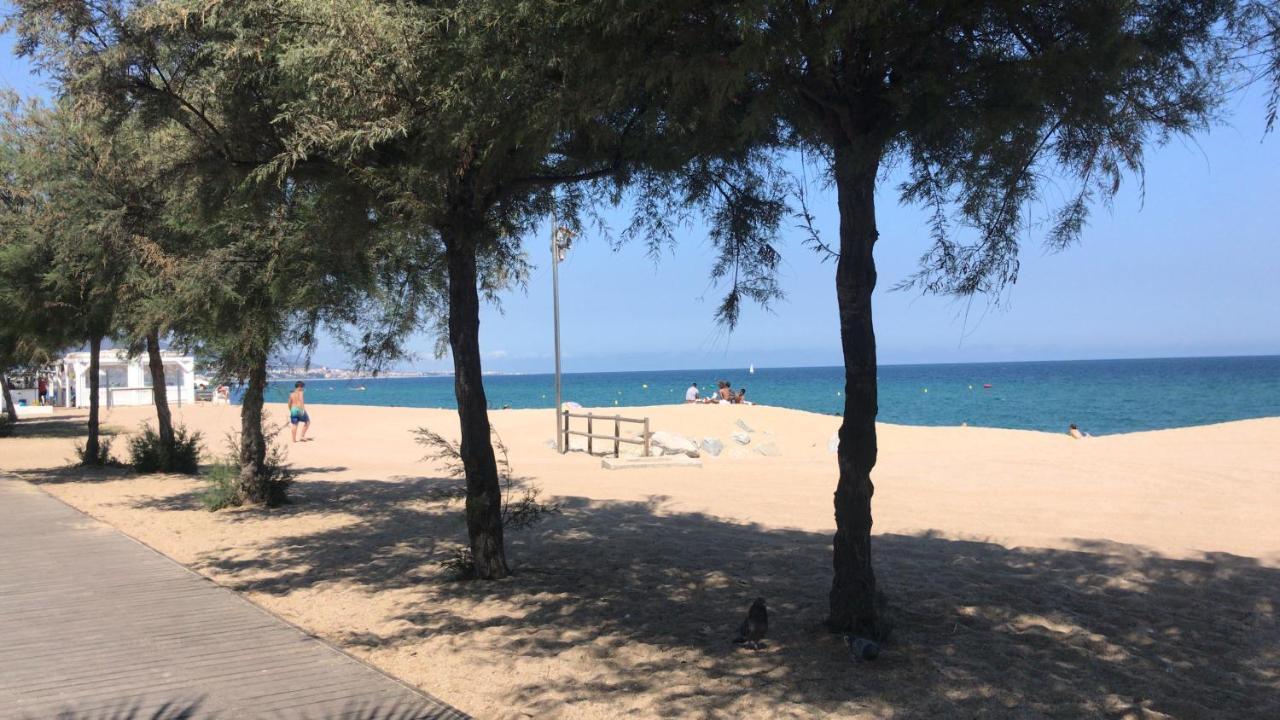 Hospedaje Dado De Baja Badalona Esterno foto