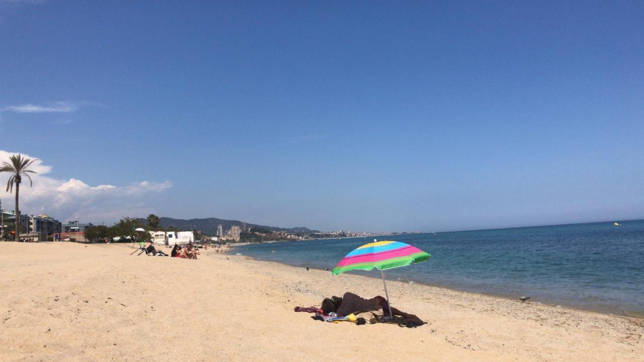 Hospedaje Dado De Baja Badalona Esterno foto